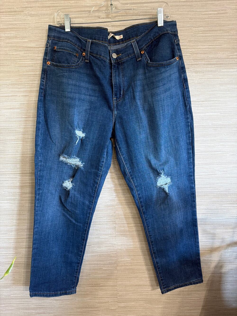 Levi's Boyfriend Jeans Distressed women's size 32